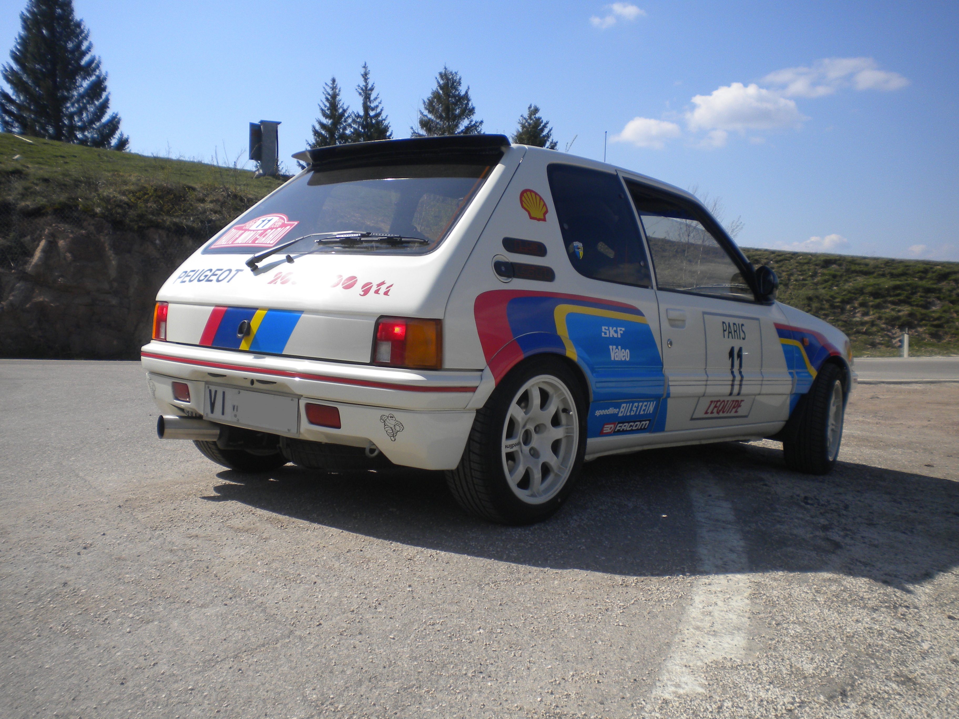 Peugeot 205 ралли